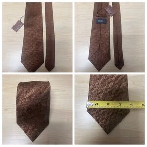 NWT BASILE men’s silk tie

NECKTIE LENGTH : Near 58"+/-